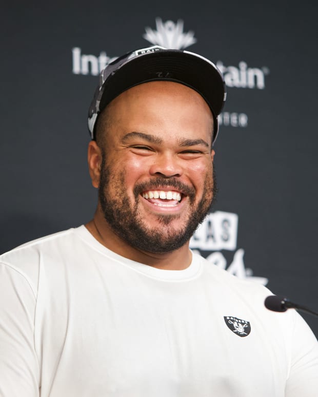 Jermaine Eluemunor-1